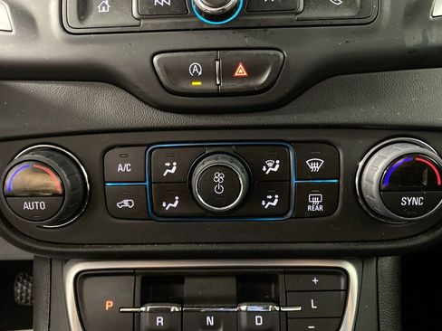 Used 2023 GMC Terrain SLE w/ Driver Convenience Package FWD image 18