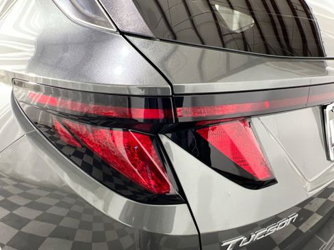 Used 2022 Hyundai Tucson SE image 16