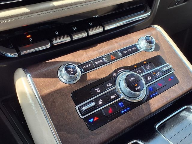 Certified 2023 Lincoln Aviator Reserve w/ Equipment Group 201A RWD image 13