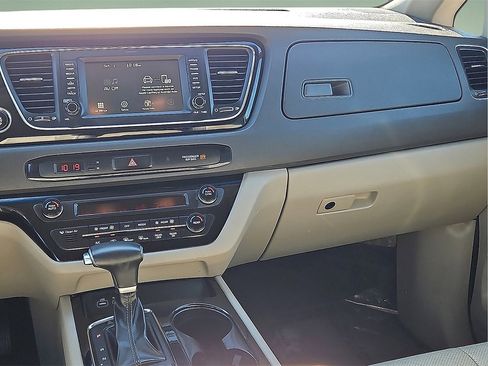 Used 2018 Kia Sedona EX image 16