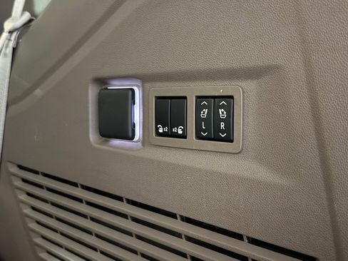 Used 2021 GMC Yukon Denali w/ Denali Premium Package image 43