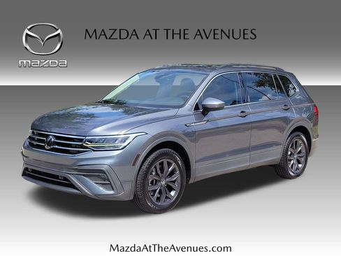 Used 2022 Volkswagen Tiguan SE w/ Panoramic Sunroof Package FWD image 1