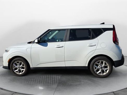 Used 2022 Kia Soul LX w/ Technology Package FWD image 2