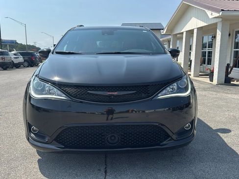 Used 2020 Chrysler Pacifica Limited w/ Quick Order Package 27H Red S FWD image 8