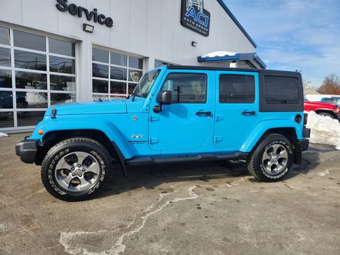 Used 2017 Jeep Wrangler Unlimited Sahara w/ Connectivity Group image 7