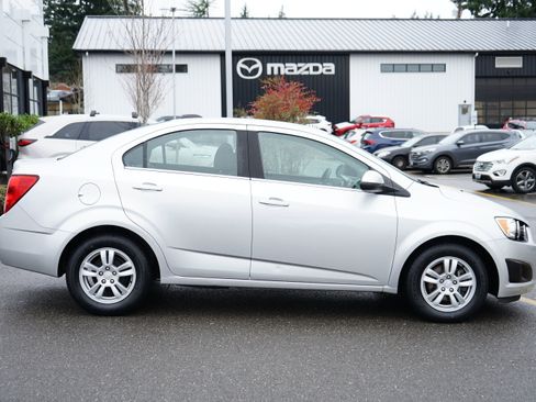 Used 2015 Chevrolet Sonic LT image 2