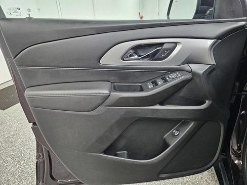 Used 2022 Chevrolet Traverse LT FWD image 13