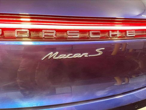 Certified 2023 Porsche Macan S AWD/4WD image 35