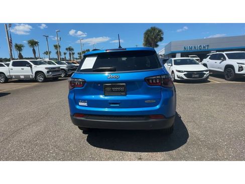 Used 2024 Jeep Compass Latitude AWD/4WD image 3