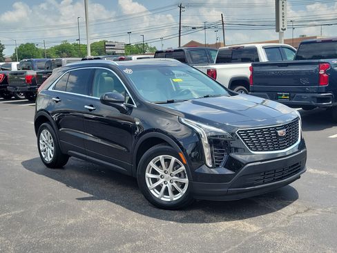 Used 2023 Cadillac XT4 Luxury w/ Cold Weather Package FWD image 33