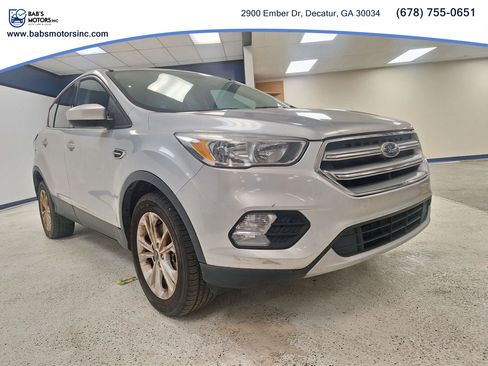 Used 2017 Ford Escape SE FWD image 5