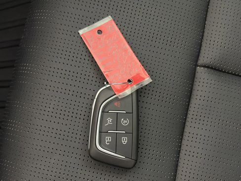 Certified 2025 Cadillac Optiq Sport 2 image 34