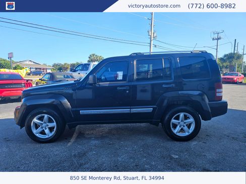 Used 2011 Jeep Liberty Limited w/ Comfort/Convenience Group image 3