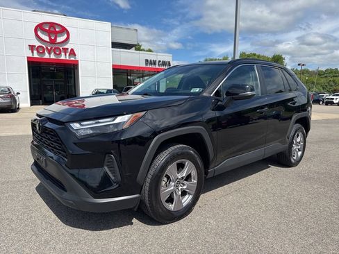 Used 2025 Toyota RAV4 XLE AWD/4WD image 1