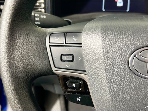 Used 2025 Toyota Camry LE FWD image 18