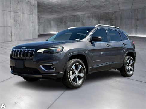 Used 2019 Jeep Cherokee Limited w/ Luxury Group image 2