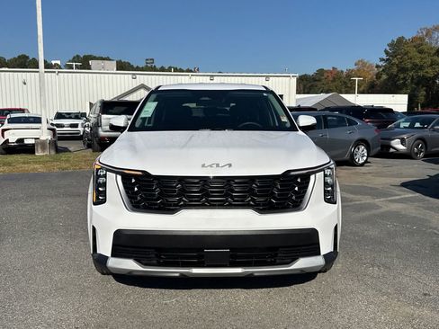 Certified 2024 Kia Sorento LX image 8