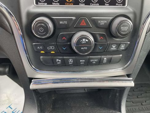 Certified 2018 Jeep Grand Cherokee Altitude AWD/4WD image 32