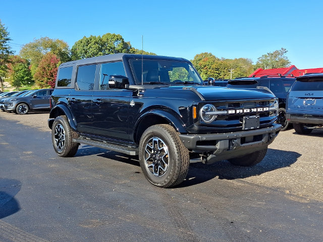 Used 2023 Ford Bronco Outer Banks AWD/4WD image 1