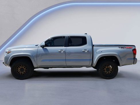 Used 2018 Toyota Tacoma TRD Sport AWD/4WD image 6
