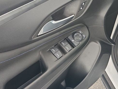 Used 2025 Buick Envista Sport Touring image 27