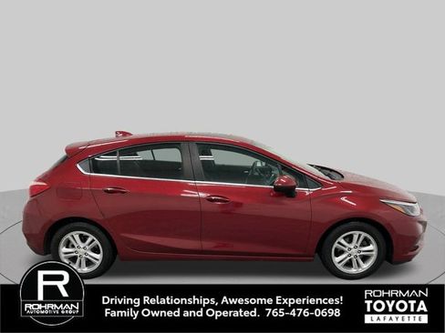 Used 2017 Chevrolet Cruze LT w/ Sun And Sound Package FWD image 7