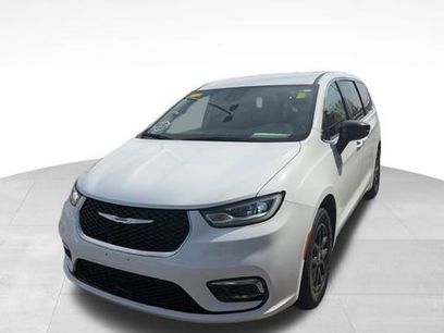Used 2024 Chrysler Pacifica Touring-L