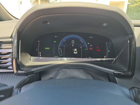 Used 2025 Toyota Camry SE w/ Convenience Package FWD image 18