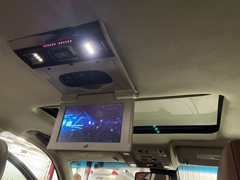 Used 2015 Cadillac Escalade ESV Premium image 18