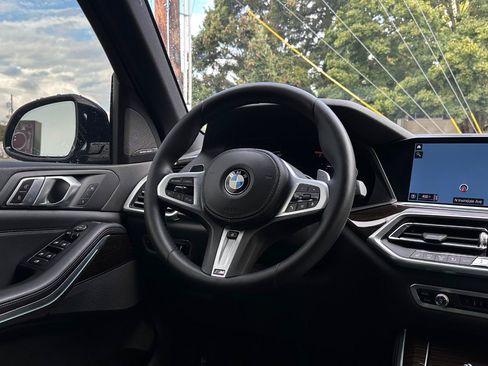 Used 2019 BMW X5 xDrive40i w/ M Sport Package AWD/4WD image 14