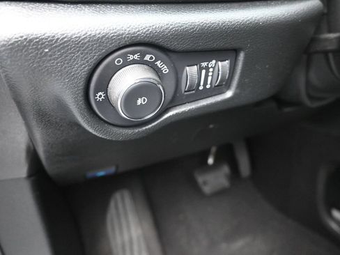 Used 2026 Chrysler Pacifica Limited w/ S Appearance Package FWD image 13