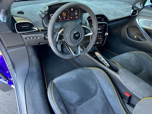 Used 2025 McLaren Artura Spider image 14