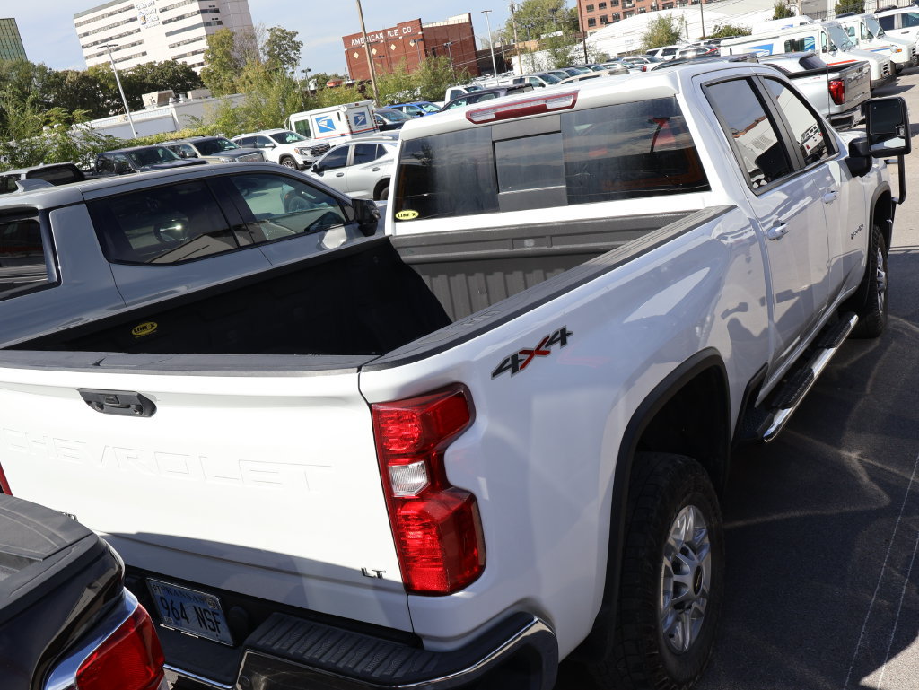 Used 2020 Chevrolet Silverado 2500 LT AWD/4WD image 16