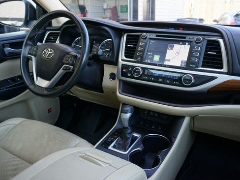 Used 2019 Toyota Highlander Limited AWD/4WD image 39