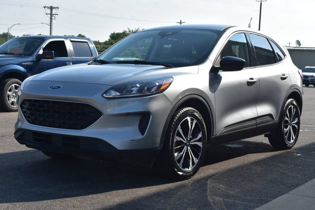 Used 2022 Ford Escape SE w/ SE Sport Appearance Package AWD/4WD image 13