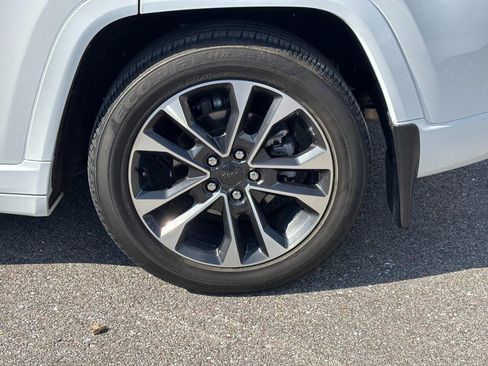 Used 2023 Jeep Grand Cherokee Overland w/ Luxury Tech Group IV image 9