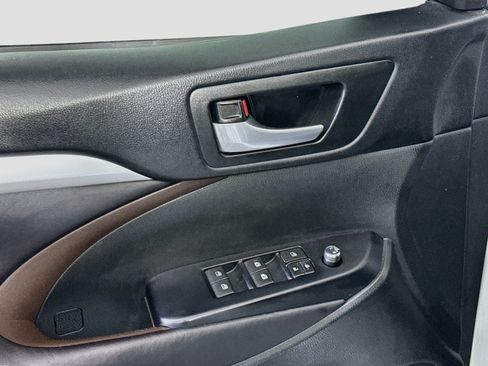Used 2017 Toyota Highlander XLE FWD image 15