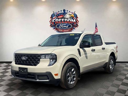 Used 2025 Ford Maverick XLT w/ Equipment Group 301A AWD/4WD image 2