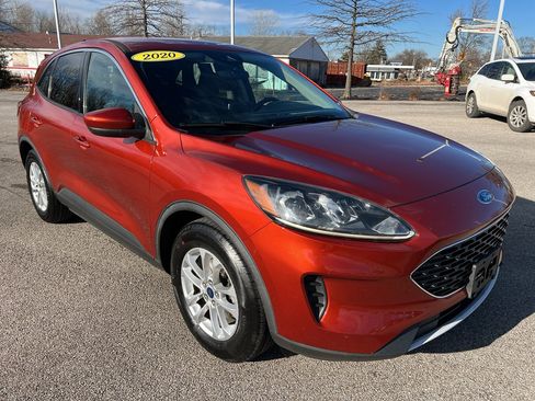 Used 2020 Ford Escape SE image 9