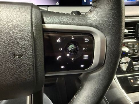 Used 2025 Nissan Armada SV image 16