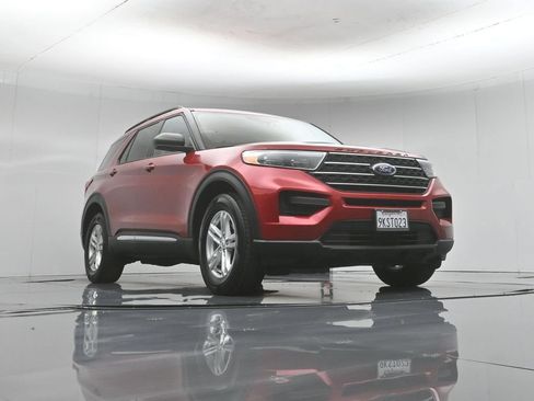Certified 2023 Ford Explorer XLT RWD image 48