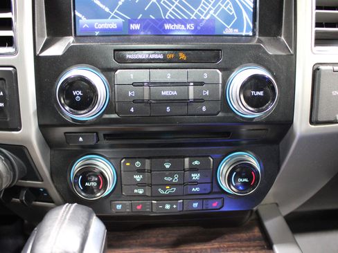 Used 2016 Ford F150 Platinum w/ Technology Package AWD/4WD image 16