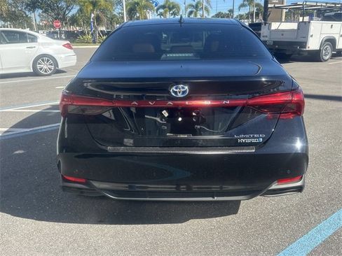 Used 2022 Toyota Avalon Limited image 7