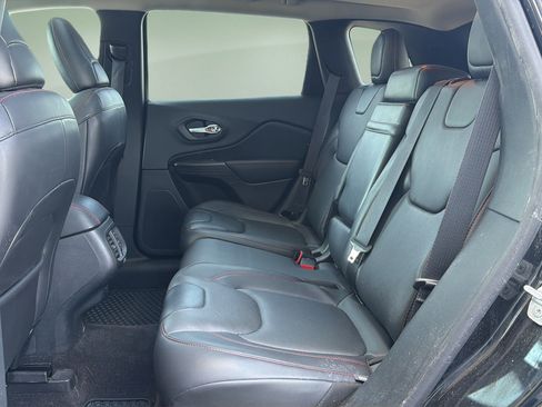 Used 2016 Jeep Cherokee Trailhawk w/ Comfort/Convenience Group AWD/4WD image 15