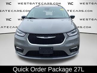 Used 2022 Chrysler Pacifica Touring-L video 2