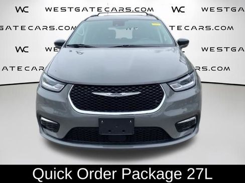 Used 2022 Chrysler Pacifica Touring-L image 2