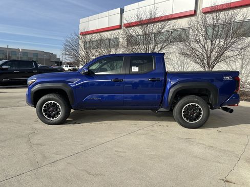 Used 2025 Toyota Tacoma TRD Off-Road w/ TRD Off Road Upgrade Package image 9