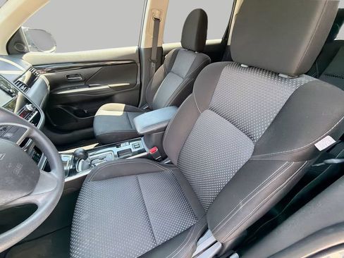 Used 2020 Mitsubishi Outlander ES FWD image 17