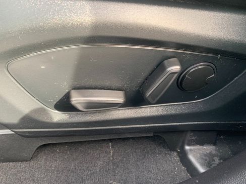 Used 2020 Ford Explorer XLT w/ Equipment Group 202A image 27