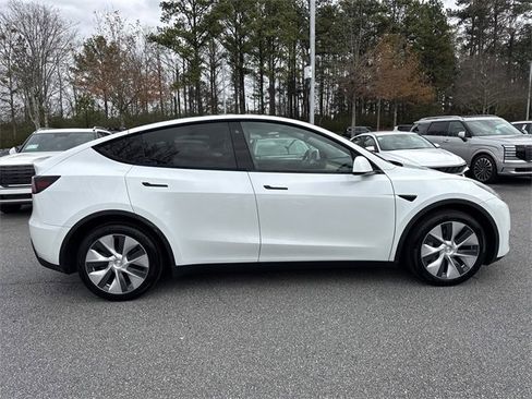 Used 2020 Tesla Model Y Long Range image 8